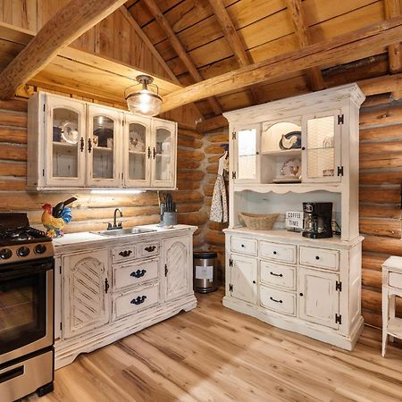 Spring Hill Farm - The Velvet Rooster Villa Alma Bagian luar foto