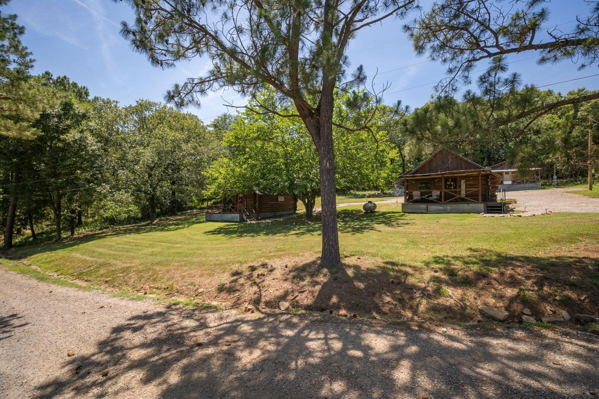 Spring Hill Farm - The Velvet Rooster Villa Alma Bagian luar foto