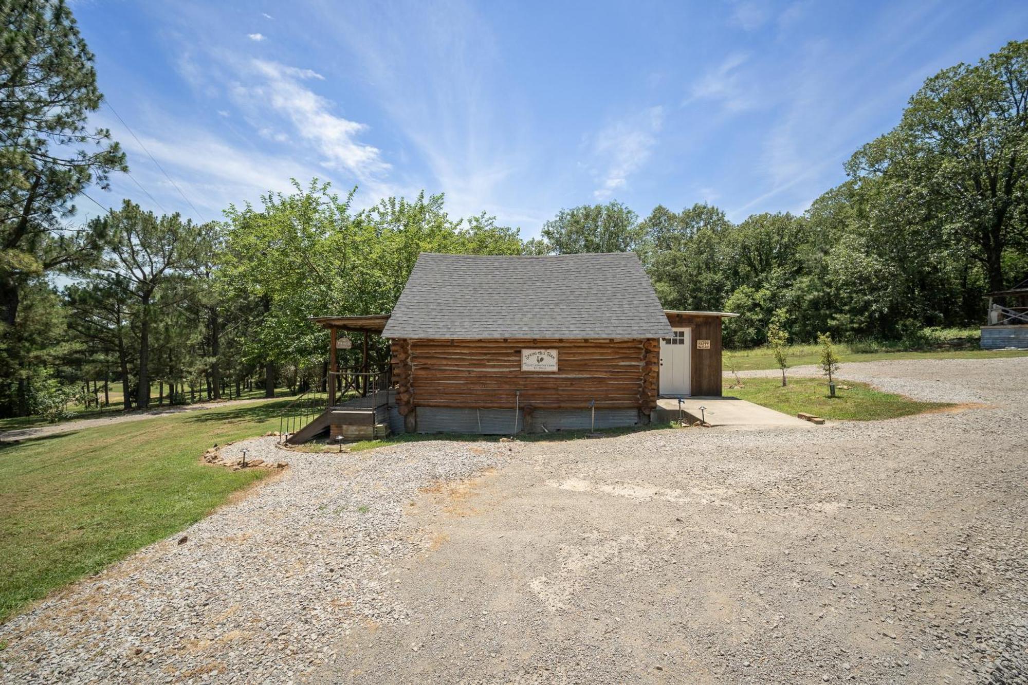 Spring Hill Farm - The Velvet Rooster Villa Alma Bagian luar foto